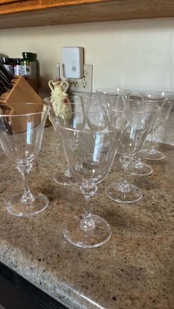 Plastic wine/water glasses