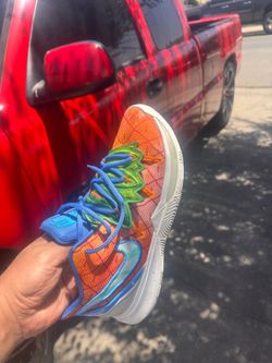 Kyrie spongebob pineapples size 9 men’s