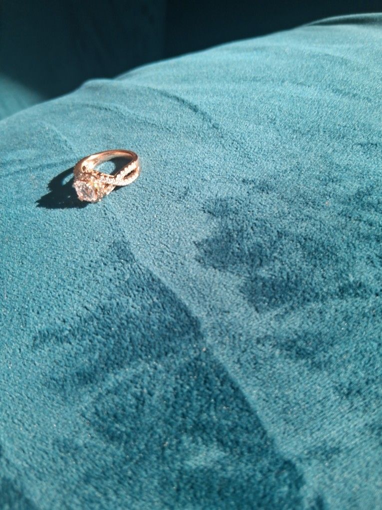 14k rose gold diamond Ring 2ct total 6.5 size