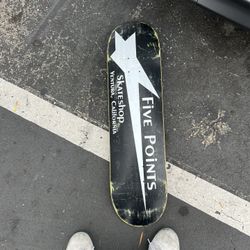 Skateboard No Trucks