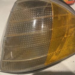 1994/2000 Mercedes left front turn signal