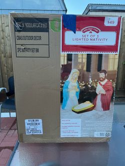 LlGHTED NATIViTY