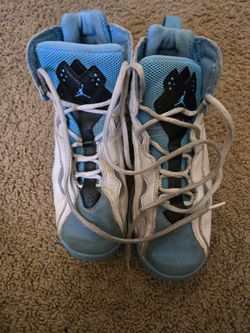 Basketball ball shoes