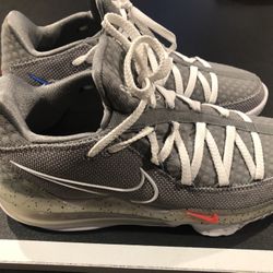 Like New Condition Nike React Women Size 9