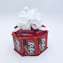 Small Kit Kat Cake 