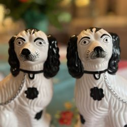 Old Staffordshire Ware, England. Antique pair Spaniel Dogs 