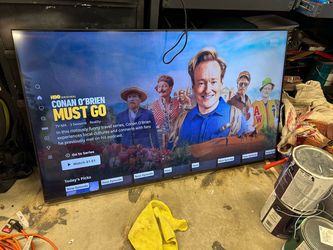 55” Samsung Flatscreen TV + Wall Mount