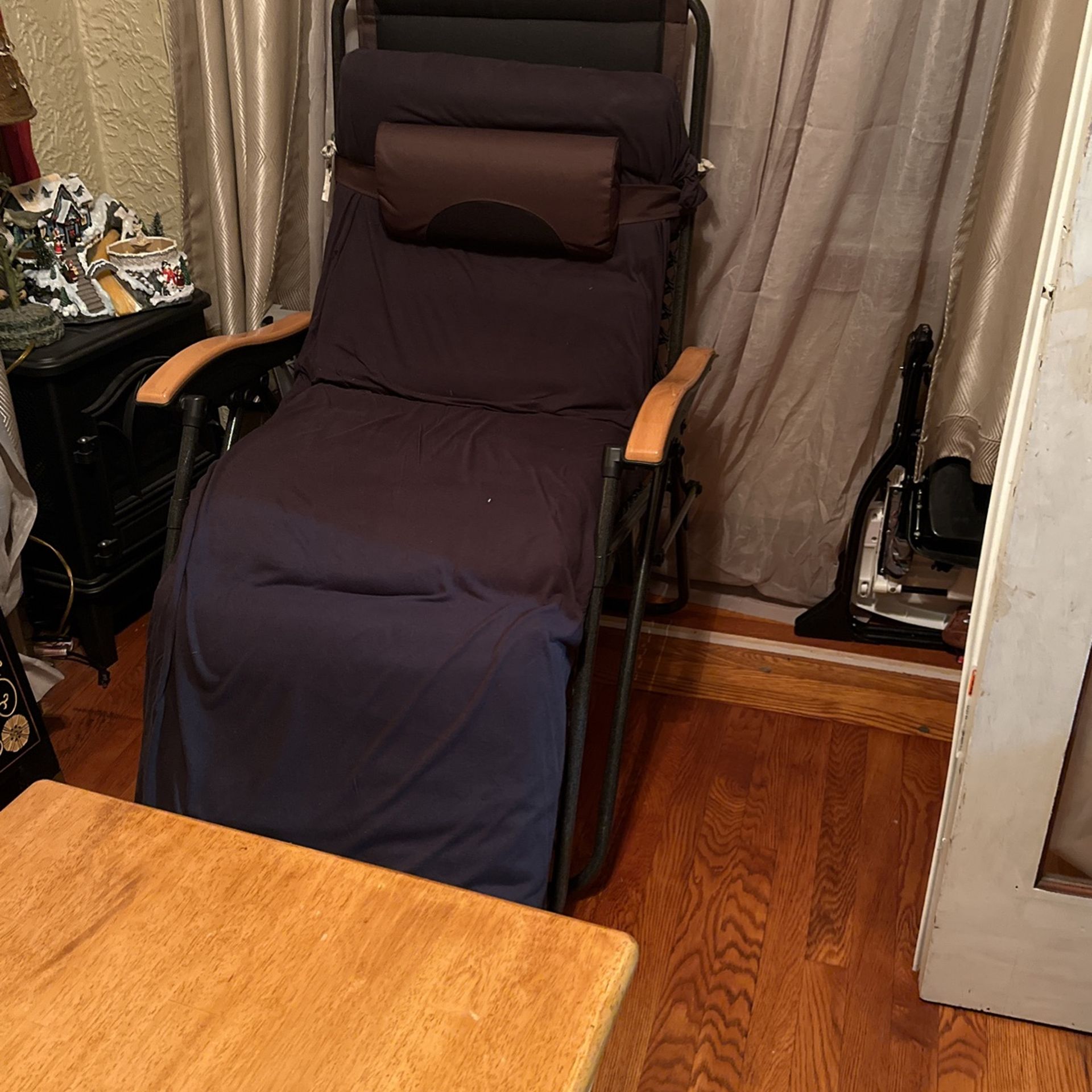 Oversized O Gravity Chair, With Cushion.