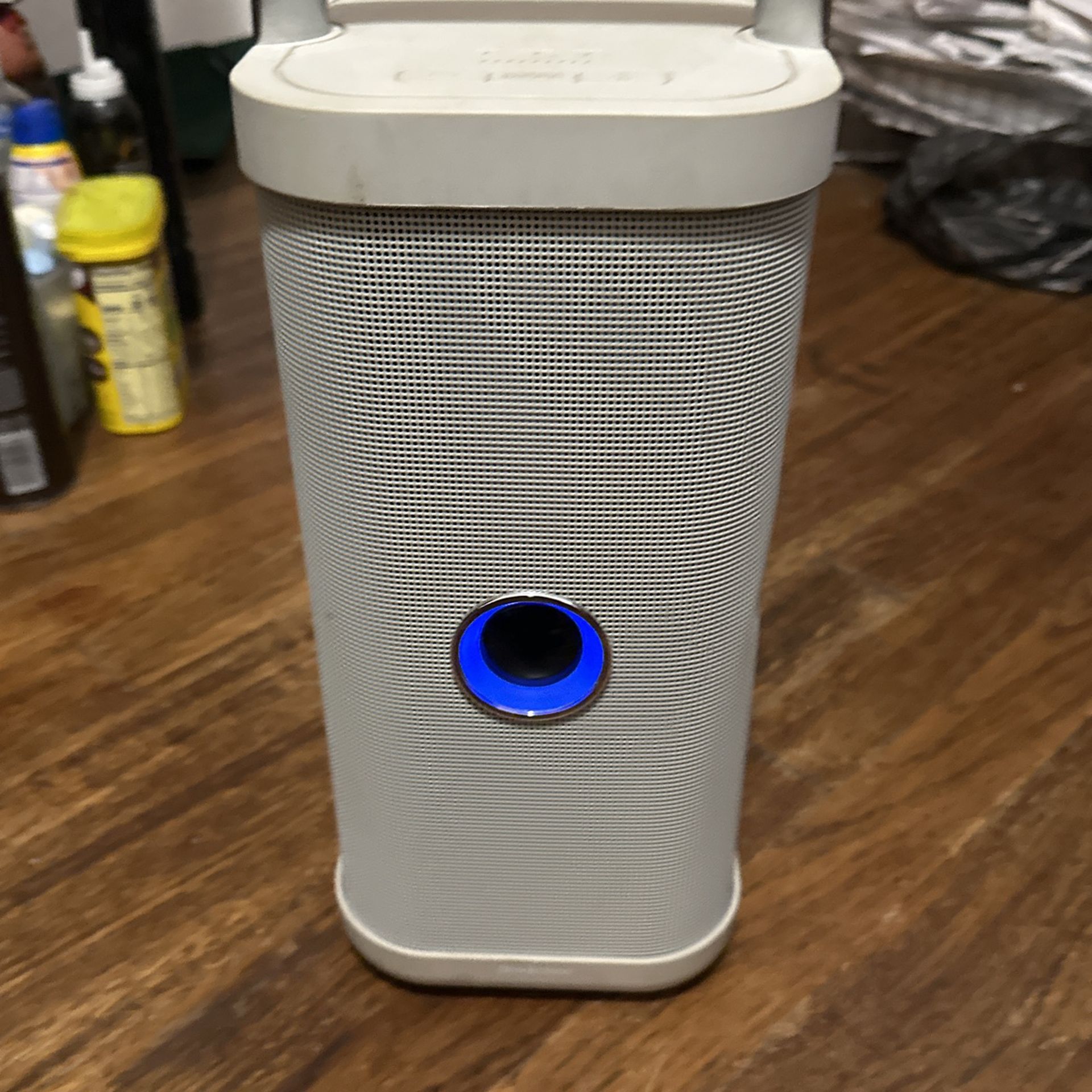 Brookstone Speaker 🔈