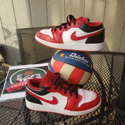 AIR JORDAN RETRO 1 LOW