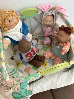VINTAGE CABBAGE PATCH DOLLS & PLAYPEN