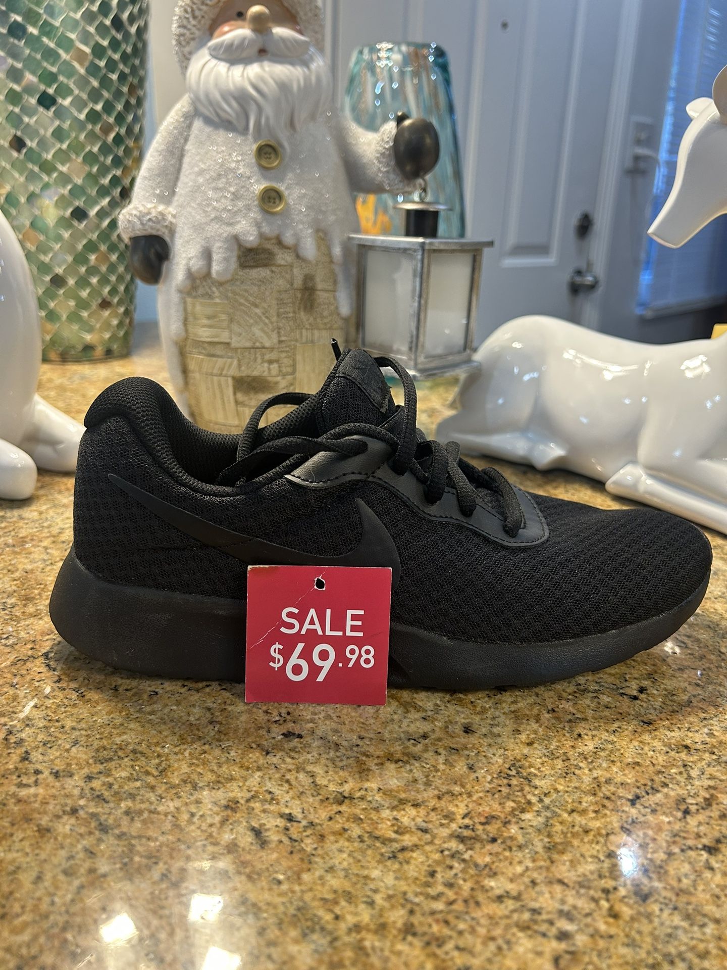 Nk Tajun Brand New Bk/bk No Box Size 7 Men =8.5 Lady  