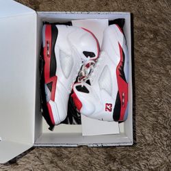 Jordan 5 Retro Fire Red Black Tongue Size 10.5 Men New 