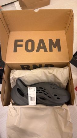 Yeezy Foam Runner (Carbon) Size 10