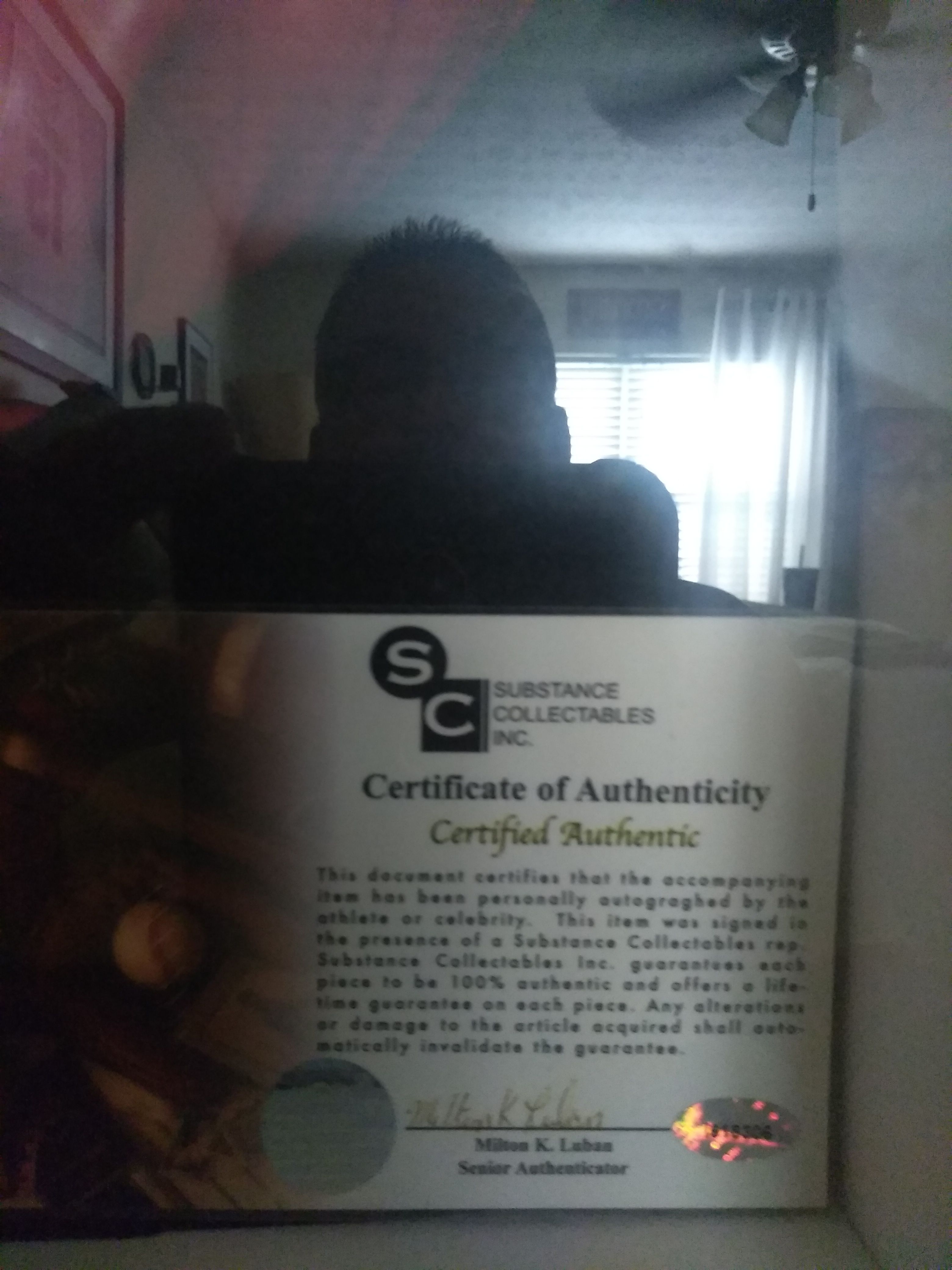 Floyd money mayweath authentic signed everlast boxing glove with certificate of authenticity and picture of signing