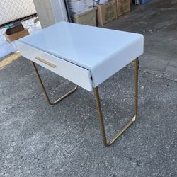 White Desk 