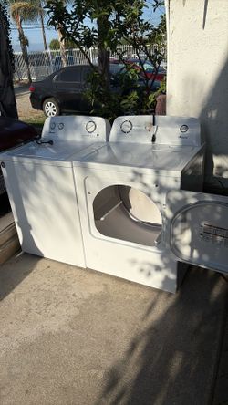 Amana Set Like New Washer And Dryer Gas