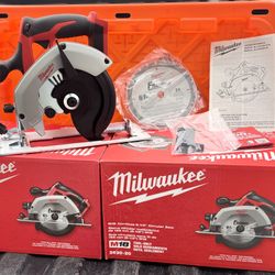 Milwaukee Circular Saw 