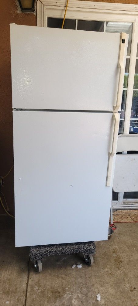 Refrigerator top and bottom In Good Condition 