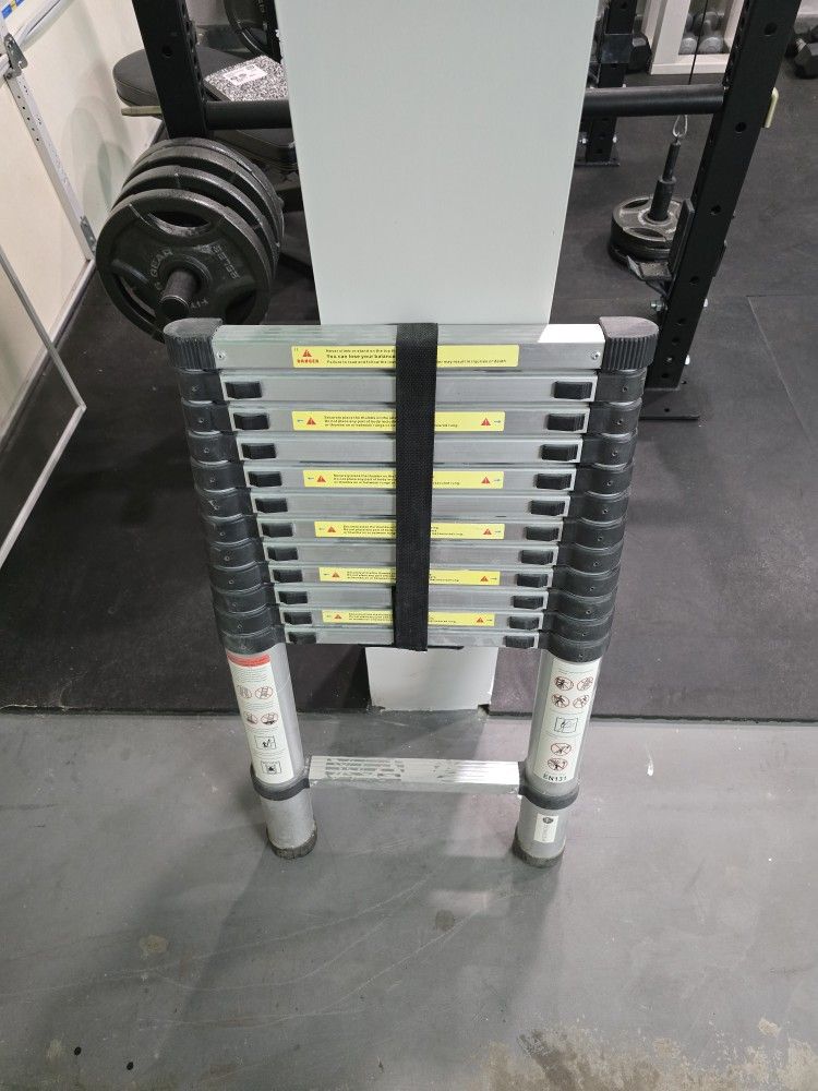 Telescoping Ladder (Pending Pickup)