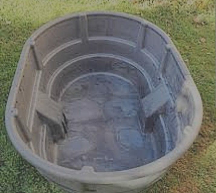 100 gallon Rubbermaid Stock Tank .