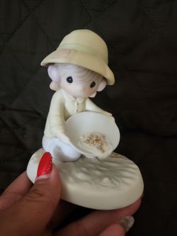 PRECIOUS MOMENTS  FIGURINE
