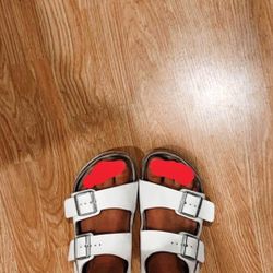 Used Sandals/content