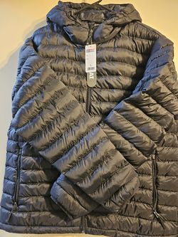 32 Degrees Men’s Lightweight Water-Resistant Packable Puffer Down Alternative Jacket with hood