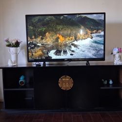 TV Console w/50 Inch TV