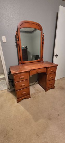 Vintage style vanity