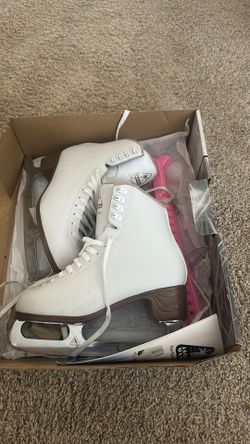 Ice skates in box