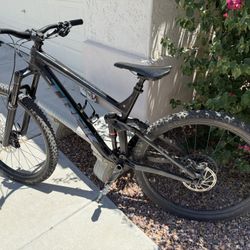 Trek Slash 8 Full Suspension 29er Mountain Bike
