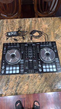 🎧 Pioneer DDJ-SR2 DJ Controller - Like New - Home Use Only