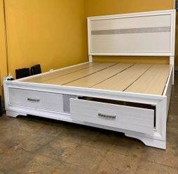 For sale - Queen bed with drawers!!! Ask For Price !!! Preguntar precio