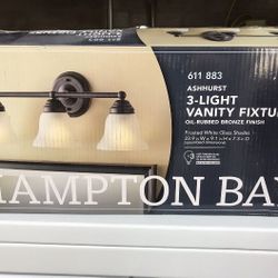 3 -light vanity fixture  $50 dlls    Recojer en northeast 