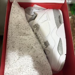White Oreo 4’s 