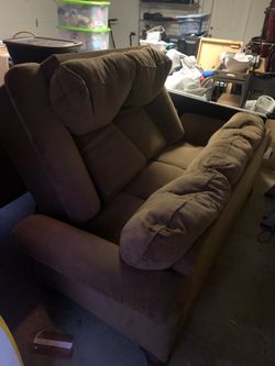 Couch and Love seat Brown/4 pillows