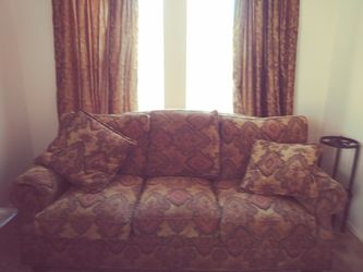 Nice couch MUST GO RElocating