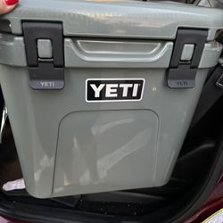 Yetti Lunchbox