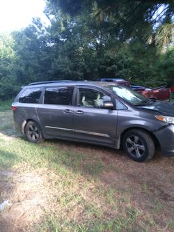 2016 Toyota Sienna LE