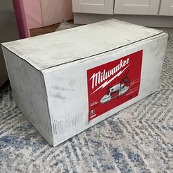 MILWAUKEE - PORTABLE BAND SAW - 6225 New