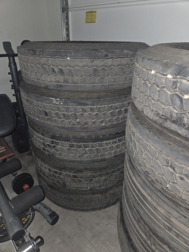 295/75r22.5 (Set Of 4)
