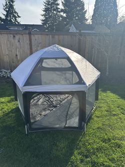 Pop up play ten w/ air mattress- California beach co