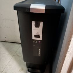 Simplehuman 40 L Step Trash Can