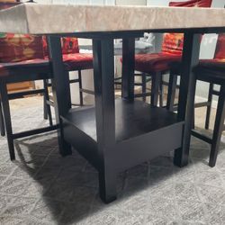 Dining Table With 8 Chairs/Comedor Con 8 Sillas
