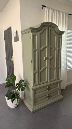 Wood hutch
