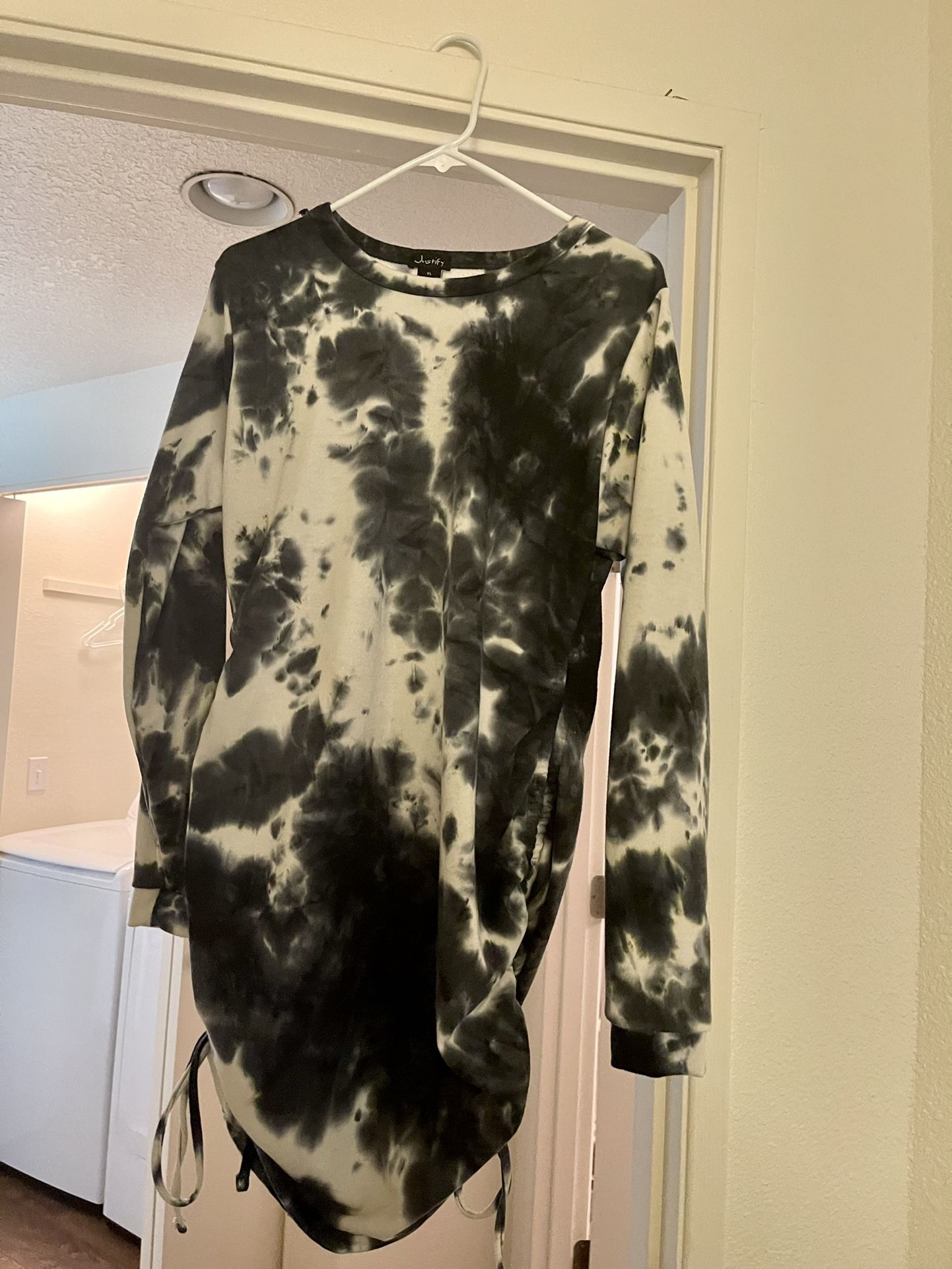 Women’s The Die Sweatshirt