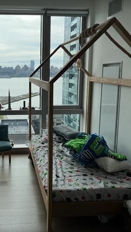 Toddler House Bed Frame Twin Size with legs