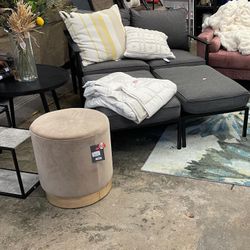 Loveseat With 2 Ottomans And Table New 