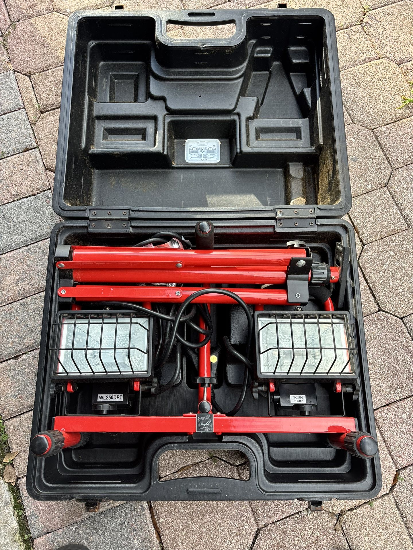 Portable dual-halogen work light set